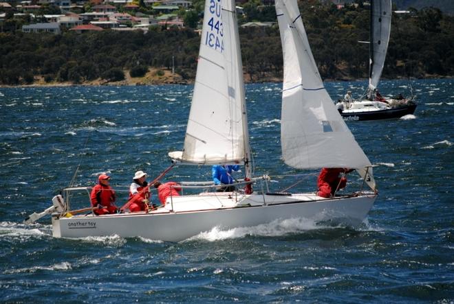 Greg Rowlings J24 about to start in 25-30 WNW breeze on the Derwent ©  Peter Campbell