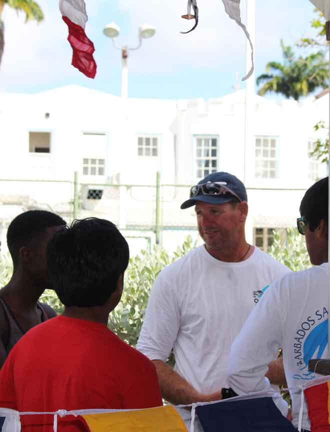 Ocean Crusader Thommo talks with youth about environment © Annika Fredriksson
