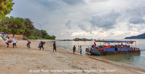 The baggage boat unloads. Raja Muda Selangor International Regatta 2015 © Guy Nowell / RMSIR