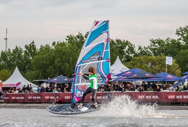 All eyes on the Chiemsee Tow-In qualifiers in Podersdorf 2015 © Martin Reiter