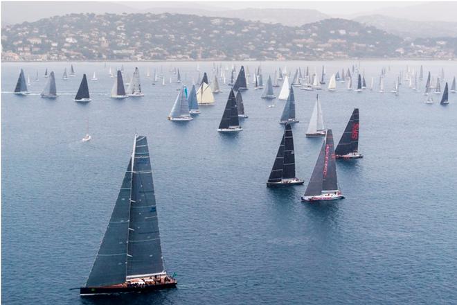 The offshore race starts in light winds and rain - 2016 Giraglia Rolex Cup © Quinag