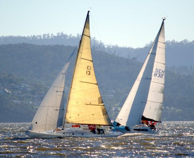 Bronzewing leads Serenity around the leeward mark on the River Derwent – RYCT Winter Series ©  Peter Campbell