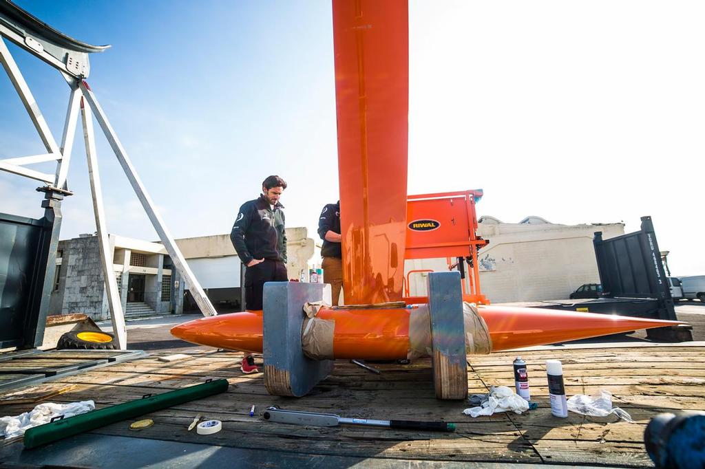 Setting bulb and keel after being refited for Dongfeng Boat.  ©  Amalia Infante / Volvo Ocean Race