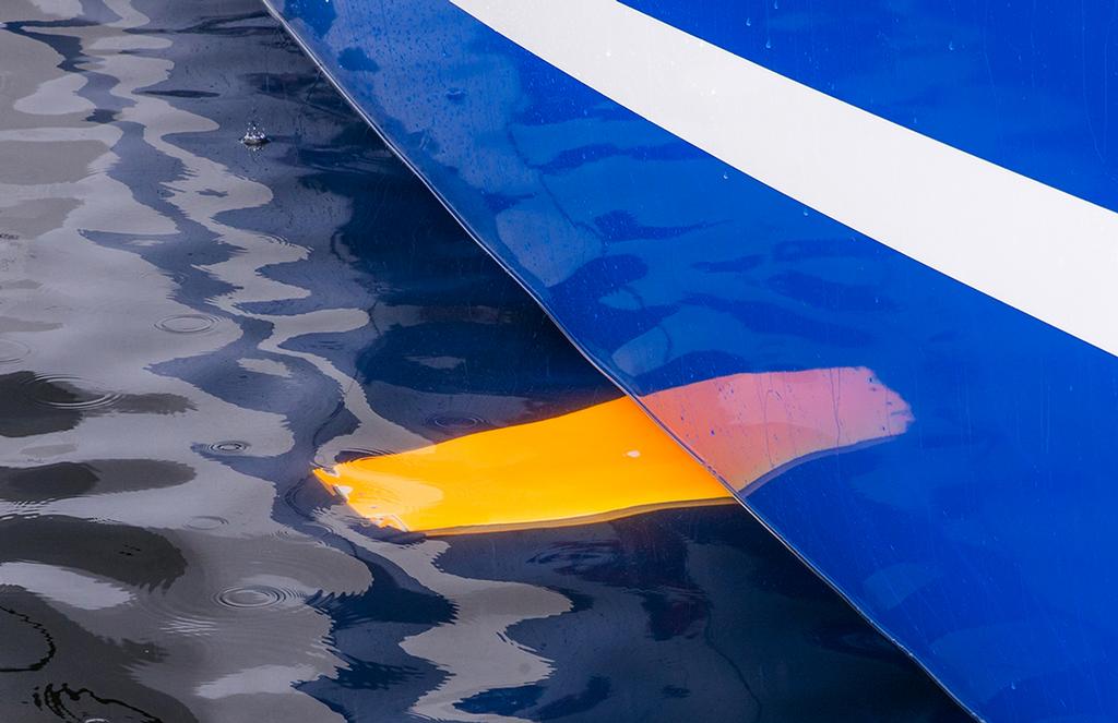The broken wing tip and flap on CQS's lateral foil © Crosbie Lorimer http://www.crosbielorimer.com