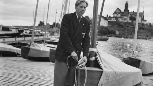 Paul Elvstrom pictured with his Finn in the 1952 Olympics in Helsinki © SW