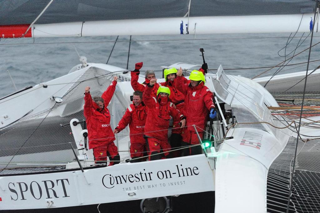 Maxi Trimaran IDEC SPORT, Skipper Francis Joyon and his crew, break the Jules Verne Trophy record, crew circumnavigation, in 40d 23h 30min 30sec, in Brest on January 26, 2017 © JM Liot / DPPI / IDEC SPORT