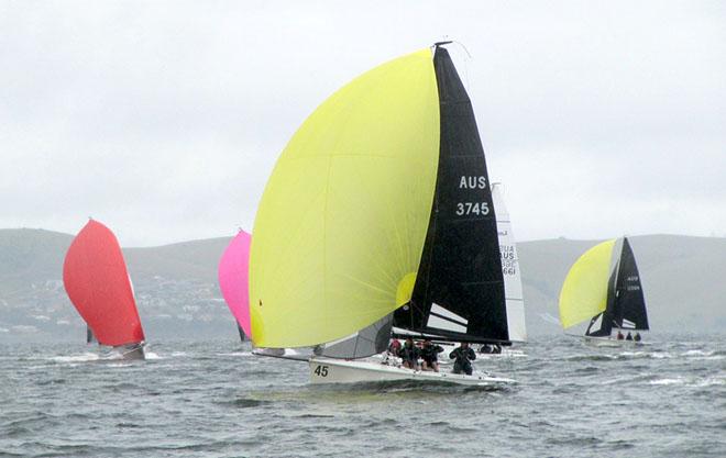 Aeolus leading the Hobart fleet downwind on the Derwent © Michelle Denney