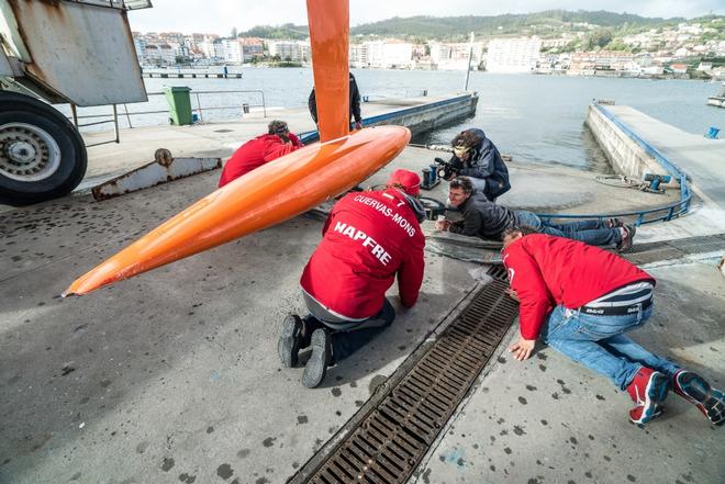 MAPFRE is checked after her dismasting during pre-race training session for the Volvo Ocean Race 2017-18 © Volvo Ocean Race http://www.volvooceanrace.com