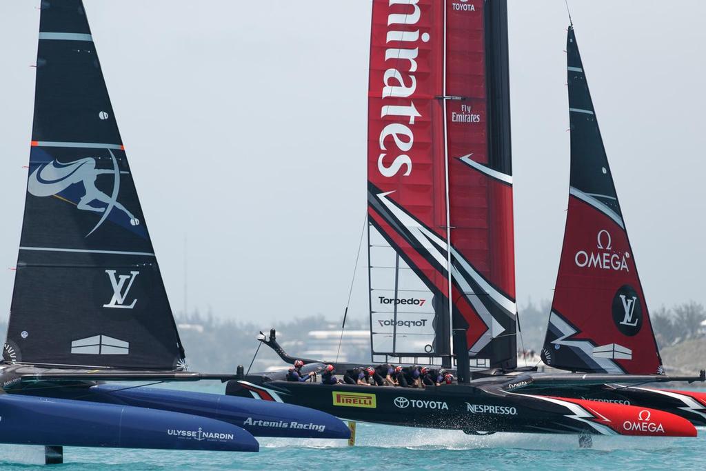 30/05/17 Emirates Team New Zealand sailing on Bermuda's Great Sound in the Louis Vuitton America's Cup Qualifiers <br />
Round Robin 2 - Race 01 - Emirates Team New Zealand (NZL) vs. Artemis (SWE) © Richard Hodder/Emirates Team New Zealand
