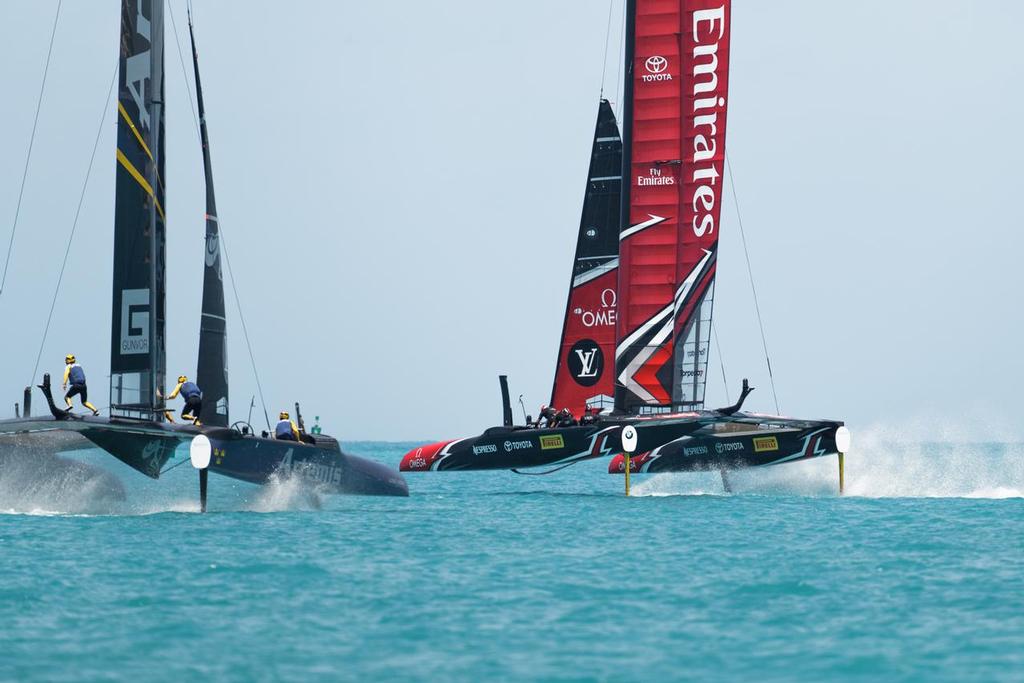 30/05/17 Emirates Team New Zealand sailing on Bermuda's Great Sound in the Louis Vuitton America's Cup Qualifiers <br />
Round Robin 2 - Race 01 - Emirates Team New Zealand (NZL) vs. Artemis (SWE) © Richard Hodder/Emirates Team New Zealand