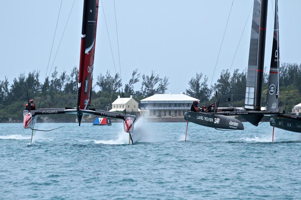 Emirates Team NZ and Land Rover BAR at the start Round Robin 2, Day 6 - 35th America's Cup - Bermuda  June 1, 2017 © Richard Gladwell www.photosport.co.nz
