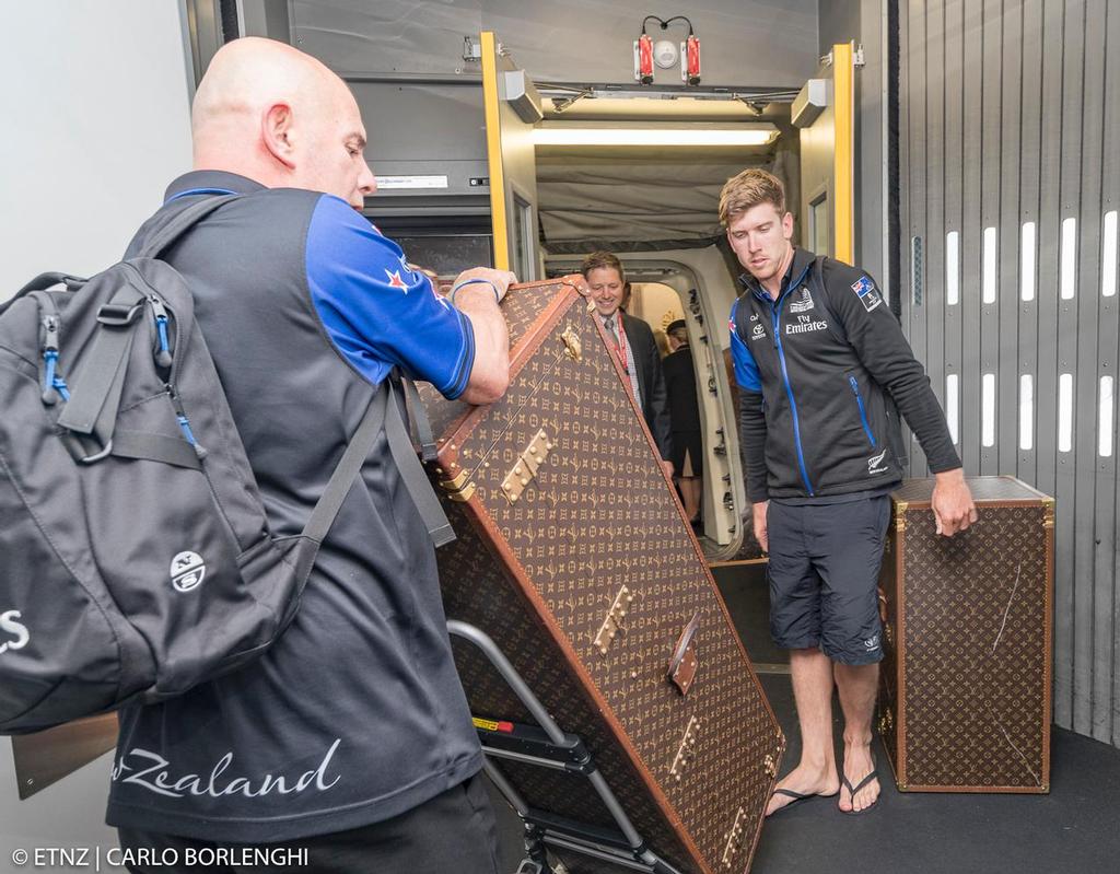 Emirates Team New Zealand arrives at Auckland Airport © ETNZ/Carlo Borlenghi