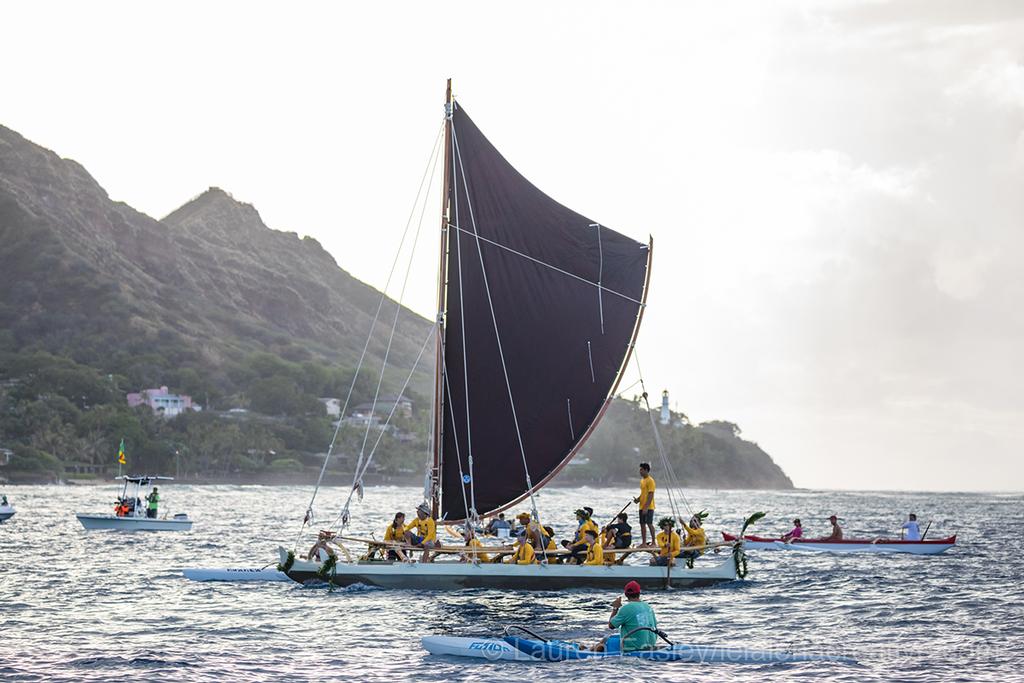 Hawaiian sailing canoe Hokule'a arrival © Lauren Easley http://leialohacreative.com