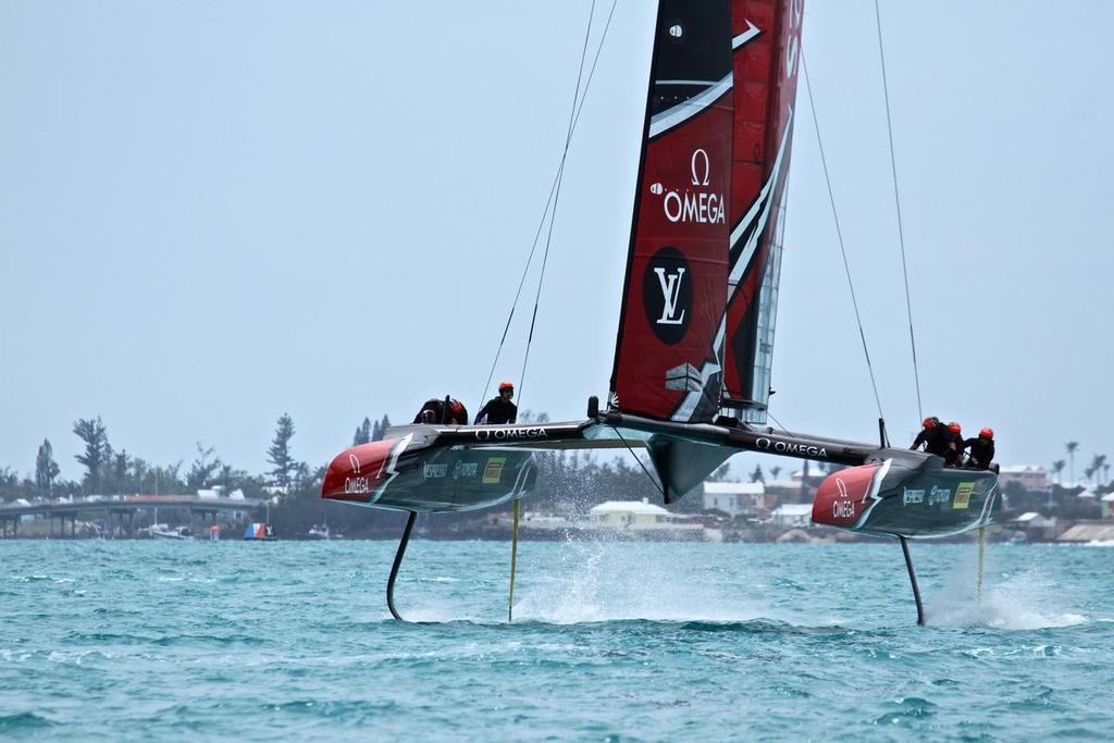 Emirates Team NZ sets up for a foiling gybe- Round Robin 2 - America's Cup 2017, June 3, 2017 Great Sound Bermuda © Richard Gladwell www.photosport.co.nz
