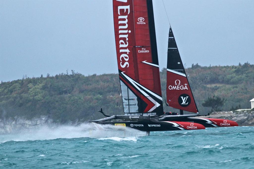Emirates Team New Zealand power  into the start of Race 4 - Semi-Final, Day 11 - 35th America’s Cup - Bermuda  June 6, 2017 © Richard Gladwell www.photosport.co.nz