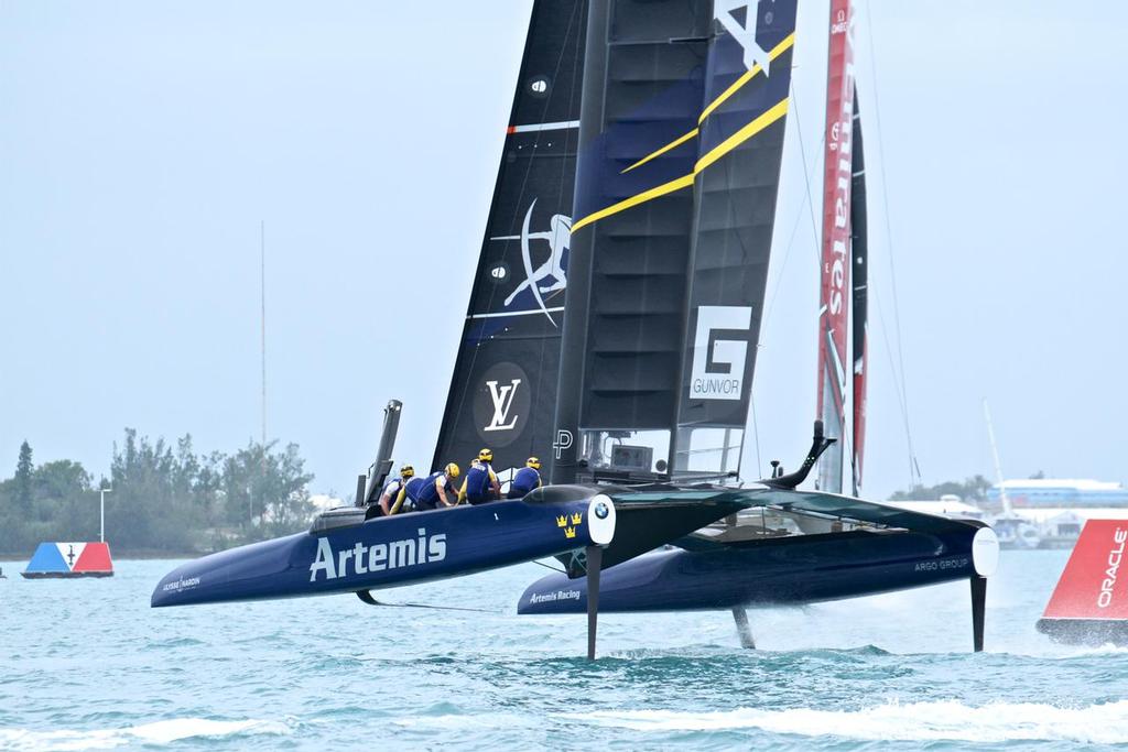 Emirates Team New Zealand Leads Artemis on Leg 4, Race 1 - Challenger Final, Day 14 - Day 1 - 35th America's Cup - Bermuda  June 10, 2017 © Richard Gladwell www.photosport.co.nz