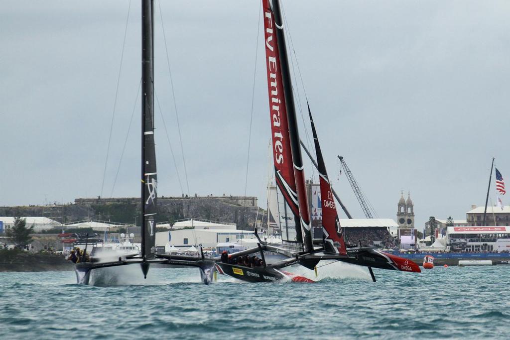 Emirates Team New Zealand has a dig at Artemis Racing in the pre-start of Race 3  -Challenger Final, Day 1 - 35th America's Cup - Day 14 - Bermuda  June 10, 2017 © Richard Gladwell www.photosport.co.nz