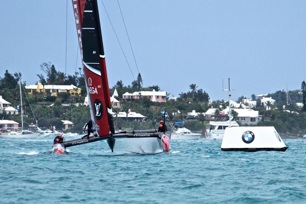 Emirates Team New Zealand - in a sticky position at Mark 6, Race 6 - Challenger Final, Day  2 - 35th America's Cup - Day 15 - Bermuda  June 11, 2017 © Richard Gladwell www.photosport.co.nz
