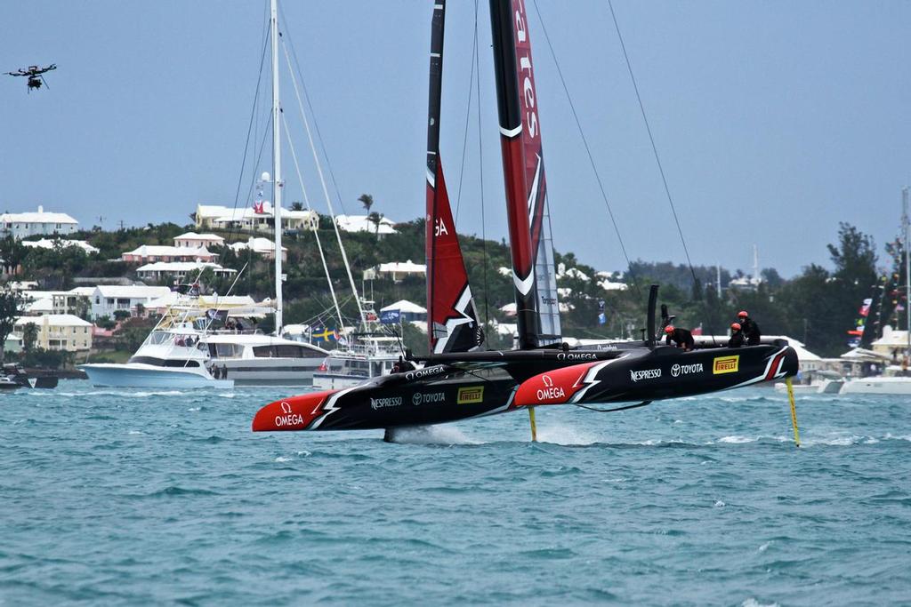 Emirates Team New Zealand gets going Leg 6, Race 6- Challenger Final, Day  2 - 35th America's Cup - Day 15 - Bermuda  June 11, 2017 © Richard Gladwell www.photosport.co.nz