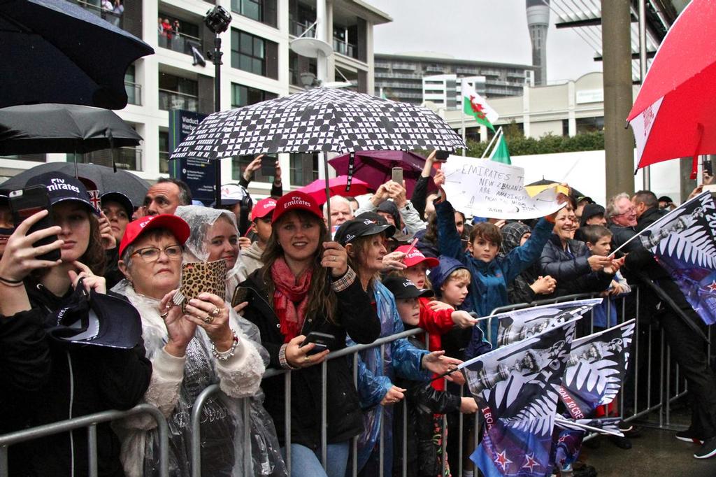 Emirates Team New Zealand - Fans in the Rain - Parade in  Auckland,   July 6, 2017 © Richard Gladwell www.photosport.co.nz