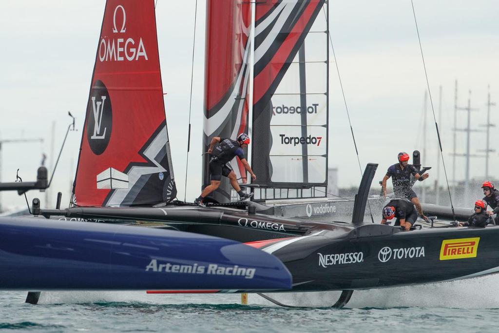 Emirates Team New Zealand sailing on Bermuda's Great Sound in the Louis Vuitton Cup America's Playoffs Finals<br />
Emirates Team New Zealand (NZL) vs. Artemis Racing (SWE) Race 4.  © Richard Hodder/Emirates Team New Zealand