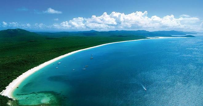 Whitehaven Beach, which is less than 10 nautical miles from Hamilton Island, has been voted the “Best Beach in the World” © Hamilton Island www.hamiltonisland.com.au