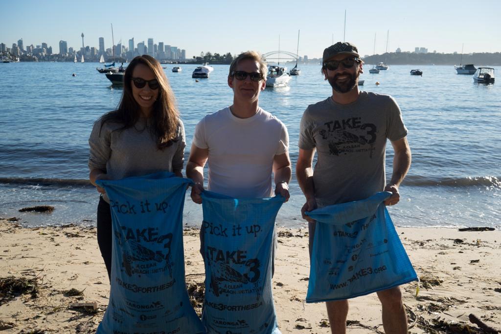 Ocean Alliance teams up with the yachting industry and environment advocacy group, Take 3, to clean Sydney’s beaches. © Ocean Alliance