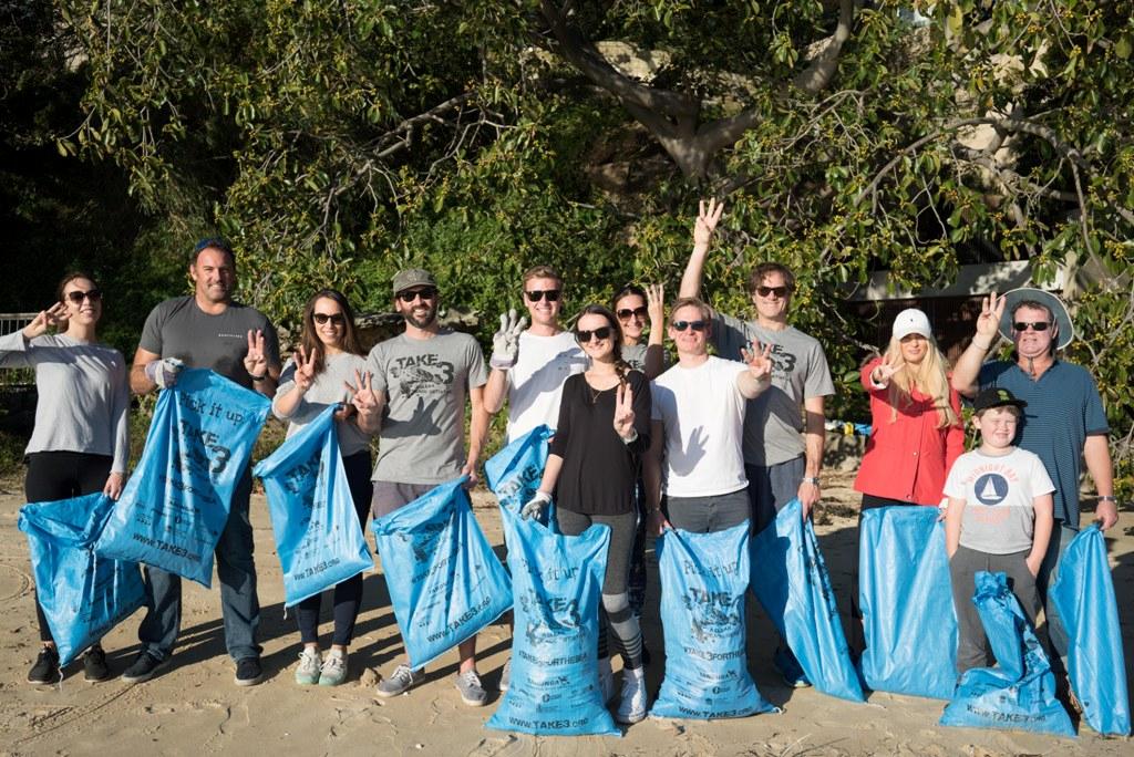 Ocean Alliance teams up with the yachting industry and environment advocacy group, Take 3, to clean Sydney’s beaches. © Ocean Alliance