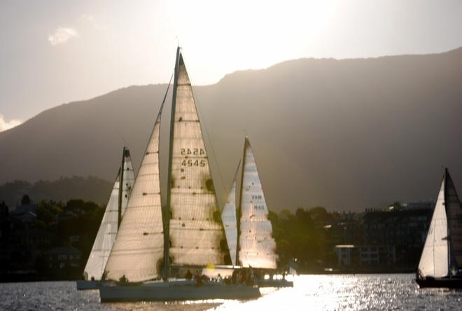 Hobart’s Mount Wellington provides a backdrop to a twilight start to the Maria Island Race ©  Peter Campbell