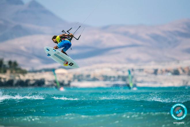Airton dials it in on Day 1 – GKA Kite-Surf World Tour ©  Ydwer van der Heide