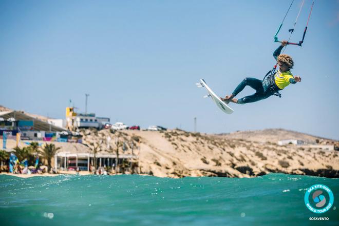 Spin to win? – GKA Kite-Surf World Tour ©  Ydwer van der Heide