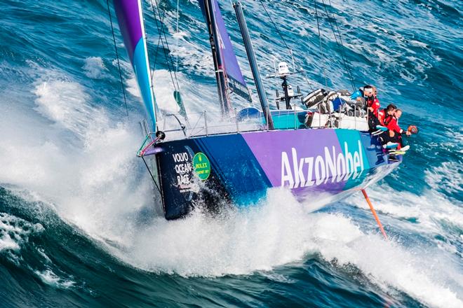 The Volvo 65, Akzo Nobel, powers upwind – Rolex Fastnet Race © Quinag