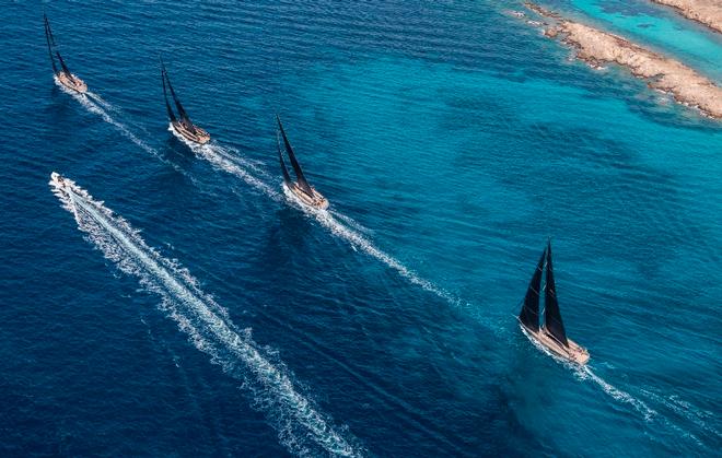 The famous azure waters of the Costa Smeralda’s ’Bomb Alley’ – Maxi Yacht Rolex Cup ©  Rolex / Carlo Borlenghi http://www.carloborlenghi.net