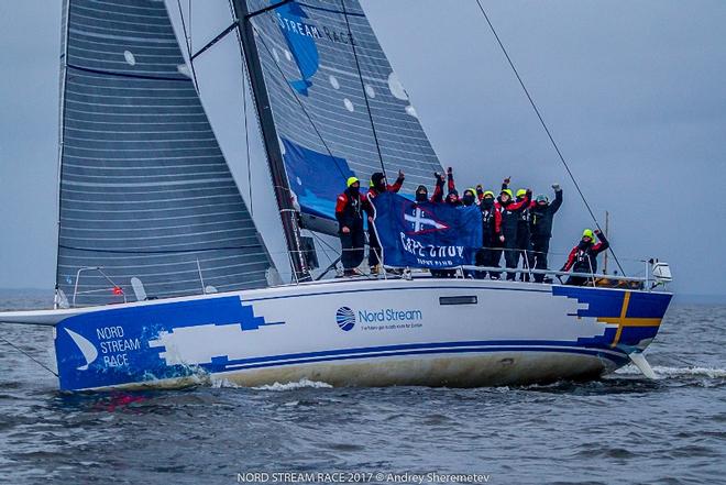 Sweden celebrate after crossing the finish line – Nord Stream Race ©  Andrey Sheremetev / Nord Stream Race