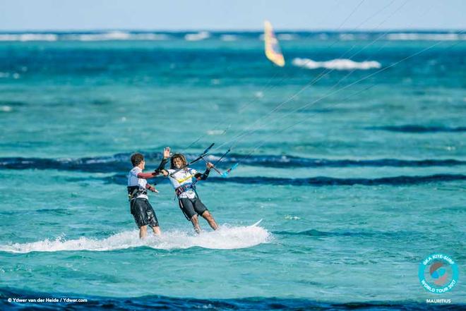 Airton congratulates Keahi on his way out for the mini-final – GKA Kite-Surf World Tour ©  Ydwer van der Heide