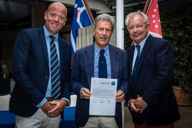 From left: Oliver Schwall, Managing Director SCL - Riccardo Bonadeo, YCCS Commodore -  Peter Wolsing, President ISLA, signatories of the Partnership Agreement ©  Lars Wehrmann / SCL