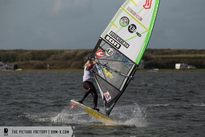 Day 1 – Arrianne Aukes going for a switch chachoo – DAM-X EFPT Final ©  The Picture Factory / dam-x.com
