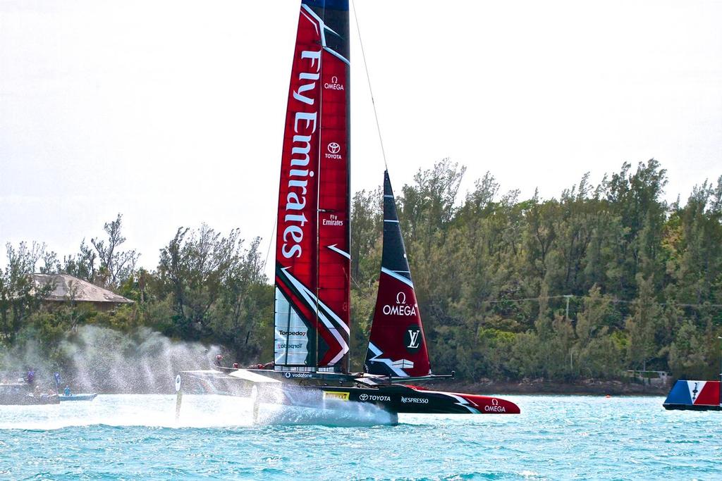 Emirates Team NZ head for the finish line - Round Robin 2, Day 7 - 35th America’s Cup - Bermuda  June 2, 2017 © Richard Gladwell www.photosport.co.nz