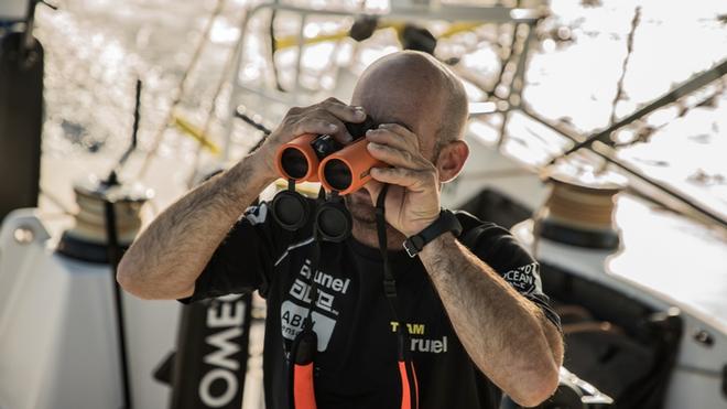 Day 13, Leg 2, Lisbon to Cape Town, Maciel Cicchetti maker the same Gybe move, 17 November, 2017 – Volvo Ocean Race ©  Rich Edwards / Volvo Ocean Race