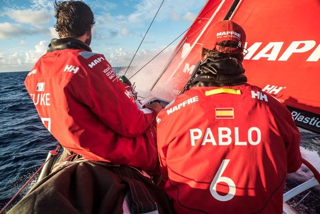 Day 11, Leg 2, Lisbon to Cape Town, on board MAPFRE, Pablo Arrarte y Blair Tuke a los mandos del barco. 15 November, 2017 – Volvo Ocean Race ©  Ugo Fonolla / Volvo Ocean Race