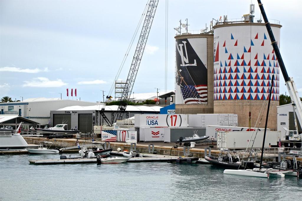 Bermuda did not have an integrated America’s Cup base, with most of the teams wedged in between ugly silo tanks. © Richard Gladwell www.photosport.co.nz
