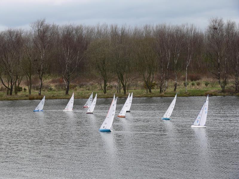 Charging for the weather mark during the Scottish District IOM Travellers at Levenhall photo copyright Ian Dunda taken at Levenhall Radio Yacht Club and featuring the One Metre class