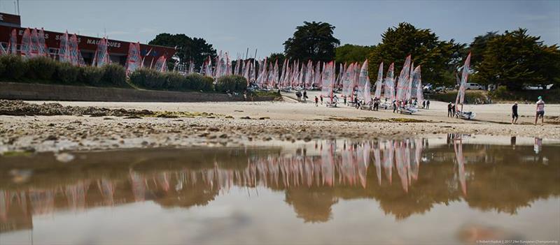 Finals racing starts in the Zhik 29er Europeans at Quiberon, France photo copyright Robert Hajduk / www.shuttersail.com taken at CDV Morbihan 56 and featuring the 29er class