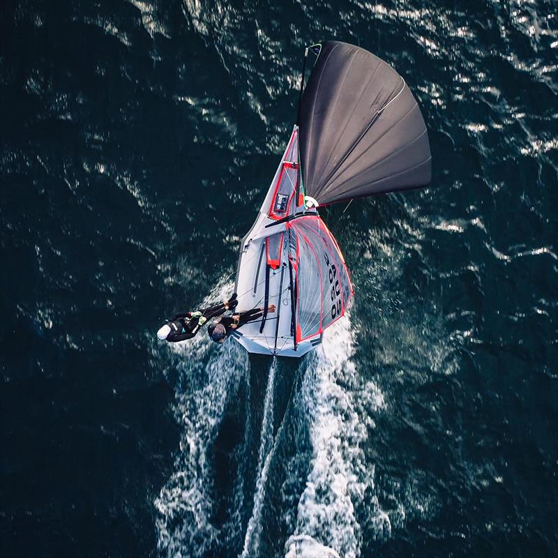 Flying away on the 29er - Torque Quick-Release Trapeze Harness - photo © Drew Malcolm