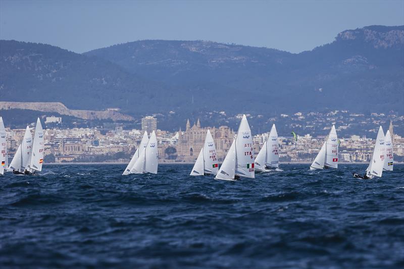 Busy dress rehearsal before the 52 Trofeo Princesa Sofía Mallorca photo copyright Bernardí Bibiloni / www.bernardibibiloni.com taken at  and featuring the 470 class