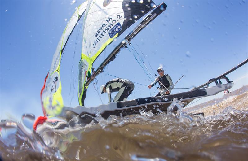 49er/49erFX World Championship day 3 photo copyright Matias Capizzano / www.capizzano.com taken at Club Náutico San Isidro and featuring the 49er class