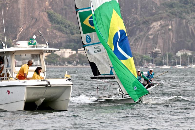 Close finish in the Womens Skiff (49erFX) in the Medal Race of the 2016 Olympics where the 49erFX made it debut photo copyright Richard Gladwell taken at Iate Clube do Rio de Janeiro and featuring the 49er FX class