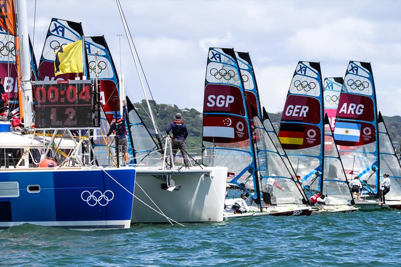 49er FX- Start - Tokyo2020 - Day 9- August 2, - Enoshima, Japan photo copyright Richard Gladwell - Sail-World.com / Photosport taken at  and featuring the 49er FX class