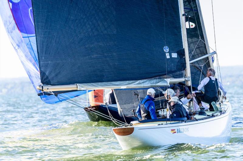 Six Metres against the New York City skyline during practice racing for the 2025 Six Metre World Championship at Seawanhaka Corinthian Yacht Club photo copyright SailingShots by Maria Muiña taken at Seawanhaka Corinthian Yacht Club and featuring the 6m class