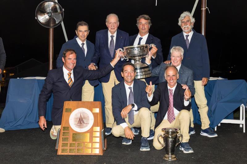 His Majesty King Juan Carlos of Spain and the Bribon crew receive the 2025 International Six Metre Classic World Championship trophies - photo © SailingShots by Maria Muiña
